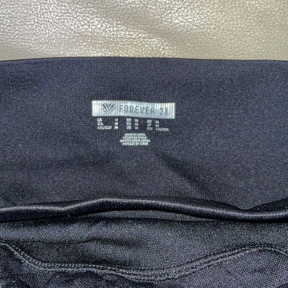 NWOT Forever 21 Black Bike Shorts with Elastic Waistband & Compression Fit - Picture 2 of 2